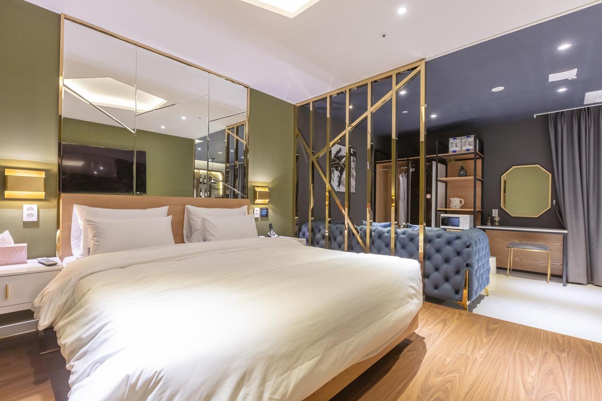 Nomad Hotel Gimhae Exterior photo