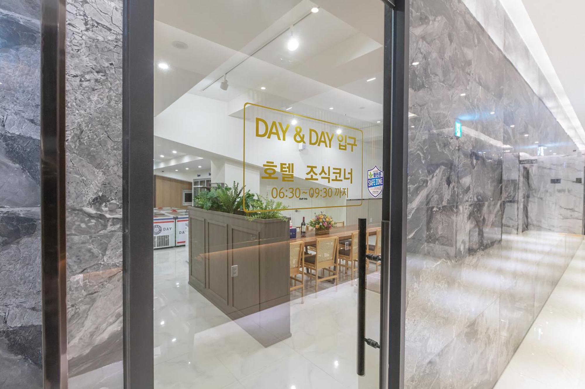 Nomad Hotel Gimhae Exterior photo